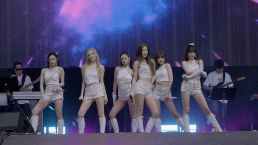 [서울=뉴시스] 그룹 '아이브'가 지난 12일(현지시간) 독일 대형 음악 축제 '롤라팔루자 베를린'에서 약 55분간 전곡 밴드 라이브 구성의 무대를 펼쳤다. (사진=스타쉽엔터테인먼트 제공) 2025.07.13. photo@newsis.com *재판매 및 DB 금지