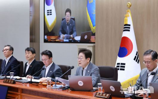 [서울=뉴시스] 최동준 기자 = 이재명 대통령이 15일 서울 용산 대통령실 청사에서 열린 국무회의에서 발언하고 있다. (대통령실통신사진기자단) 2025.07.15. photocdj@newsis.com