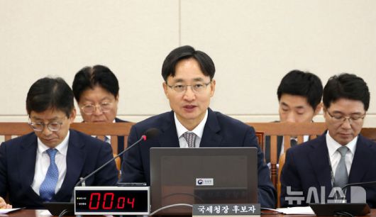 [서울=뉴시스] 조성봉 기자 = 임광현 국세청장 후보자가 15일 서울 여의도 국회 기획재정위원회에서 열린 인사청문회에서 의원의 질의에 답변하고 있다. 2025.07.15. suncho21@newsis.com