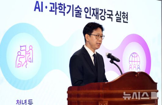 [세종=뉴시스] 강종민 기자 = 배경훈 과학기술정보통신부 장관이 17일 세종시 정부세종청사에서 열린 취임식에서 취임사를 하고 있다. 2024.07.17. ppkjm@newsis.com