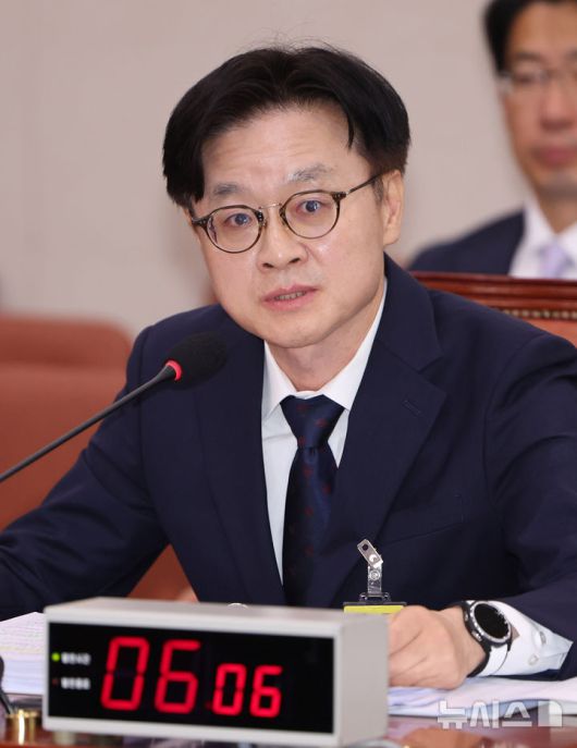 [서울=뉴시스] 김명년 기자 = 김정관 산업통상자원부 장관 후보자가 17일 오전 서울 여의도 국회 산업통상자원중소벤처기업위원회에서 열린 인사청문회에서 의원 질의에 답하고 있다. 2025.07.17. kmn@newsis.com