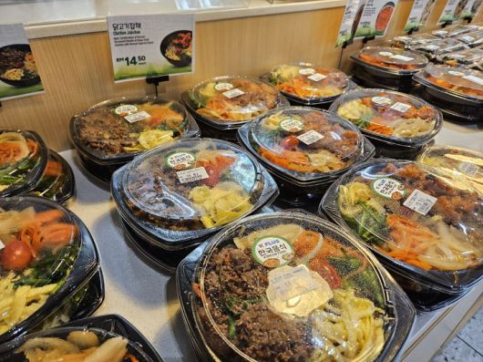 [프탈링자야=뉴시스] 17일(현지 시간) 말레이시아 프탈링자야 K플러스마켓 한국 반찬코너 모습. (사진=임소현 기자) *재판매 및 DB 금지