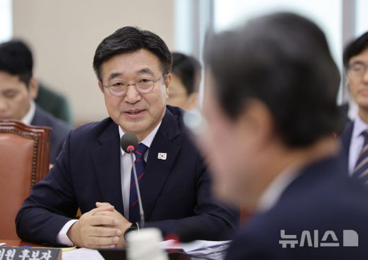 [서울=뉴시스] 김명년 기자 = 윤호중 행정안전부 장관 후보자가 18일 서울 여의도 국회 행정안전위원회에서 열린 인사청문회에서 의원 질의에 답하고 있다. 2025.07.18. kmn@newsis.com