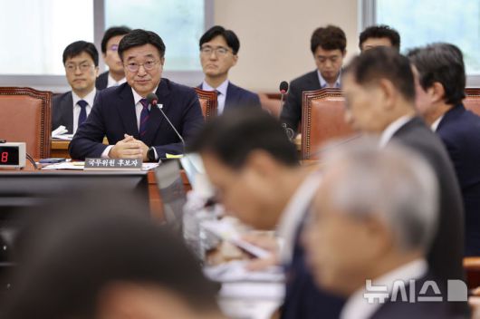 [서울=뉴시스] 김명년 기자 = 윤호중 행정안전부 장관 후보자가 18일 서울 여의도 국회 행정안전위원회에서 열린 인사청문회에서 의원 질의에 답하고 있다. 2025.07.18. kmn@newsis.com