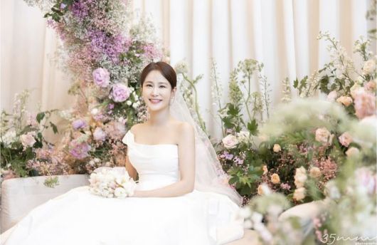 [서울=뉴시스] 개그우먼 김지민이 결혼식 사진을 추가 공개했다. (사진=김지민 인스타그램 캡처) 2025.07.22. photo@newsis.com *재판매 및 DB 금지