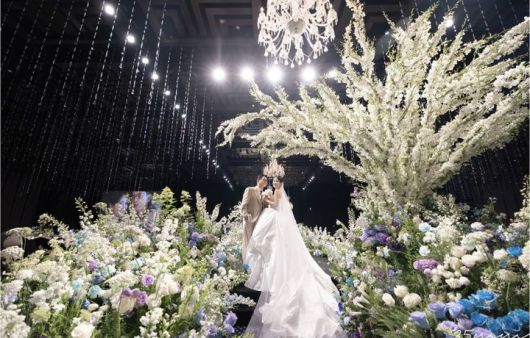 [서울=뉴시스] 개그우먼 김지민이 결혼식 사진을 추가 공개했다. (사진=김지민 인스타그램 캡처) 2025.07.22. photo@newsis.com *재판매 및 DB 금지