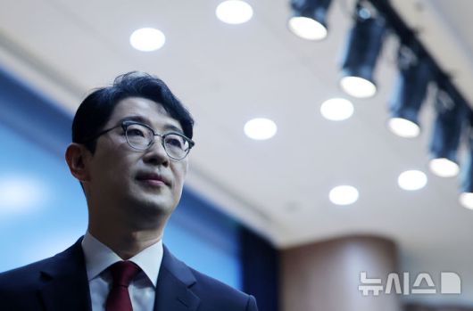 [서울=뉴시스] 김명년 기자 = 국민의힘 당 대표 출마선언을 한 주진우 의원이 24일 오전 서울 여의도 국회 소통관에서 출마선언을 마치고 이동하고 있다. 2025.07.24. kmn@newsis.com