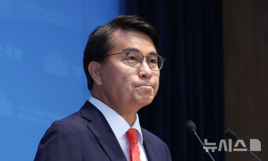 [서울=뉴시스] 김금보 기자 = 윤상현 국민의힘 의원이 24일 오전 서울 여의도 국회 소통관에서 최근 자신이 주최한 토론회 '자유공화 리셋코리아를 위하여'가 윤어게인 행사로 오해받게 된 점에 사과하는 기자회견을 하고 있다. 2025.07.24. kgb@newsis.com