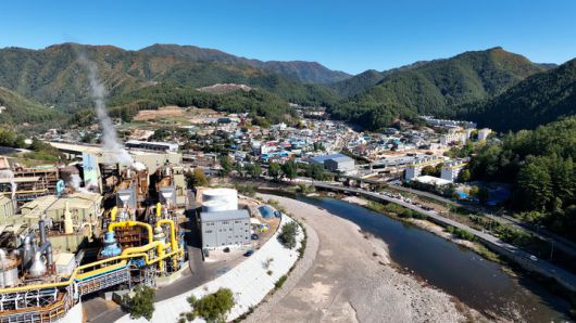 [봉화=뉴시스] 영풍 석포제련소와 석포 마을 모습. (사진=영풍) 2025.07.28 photo@newsis.com *재판매 및 DB 금지 *재판매 및 DB 금지