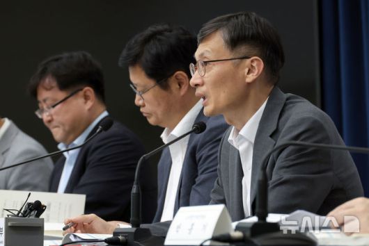 [세종=뉴시스] 강종민 기자 = 박금철 기획재정부 세제실장이 지난 29일 세종시 정부세종청사에서 2025년 세제개편안을 설명하고 있다. 2025.07.31. ppkjm@newsis.com