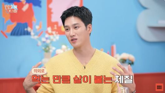 [서울=뉴시스] 30일 웹 예능 '얼굴 보고 얘기해'에는 영화 '악마가 이사 왔다'의 주역 안보현, 임윤아가 게스트로 출연했다. (사진=웹 예능 '얼굴 보고 얘기해' 화면 캡처) 2025.07.30. photo@newsis.com *재판매 및 DB 금지