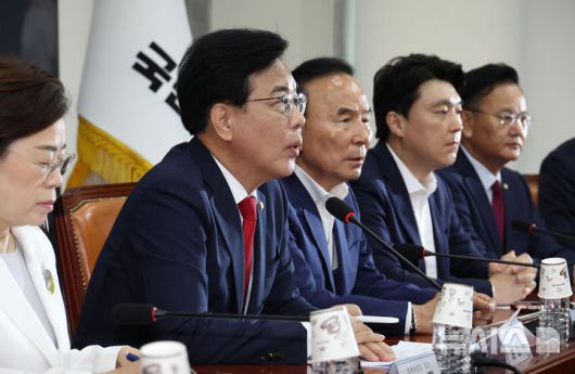 [서울=뉴시스] 김금보 기자 = 송언석 국민의힘 비상대책위원장 겸 원내대표가 31일 오전 서울 여의도 국회에서 열린 비상대책위원회의에서 발언을 하고 있다. 2025.07.31. kgb@newsis.com