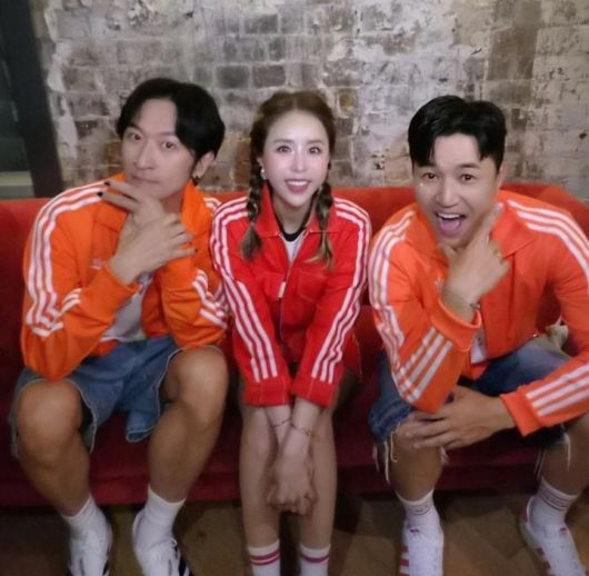 [서울=뉴시스] 혼성그룹 '코요태' 멤버 신지(44·이지선)가 호주 시드니 콘서트를 마치고 귀국길에 올랐다. (사진=신지 인스타그램 캡처) 2025.08.04. photo@newsis.com *재판매 및 DB 금지