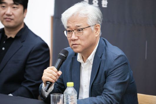 [서울=뉴시스] 5일 서울 종로구 뮤지엄한미 삼청에서 열린 '싱 로우 앤 소프트' 기자간담회에서 베이스 연광철이 발언하고 있다. (사진=아트앤아티스트 제공) 2025.08.05. photo@newsis.com *재판매 및 DB 금지