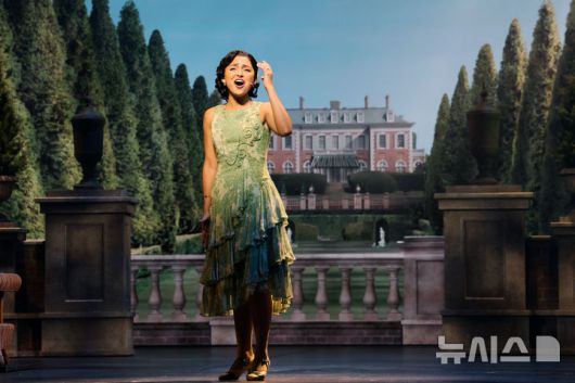 [서울=뉴시스] 박진희 기자 = 뮤지컬 '위대한 개츠비' 출연 배우가 6일 서울 강남구 GS아트센터에서 주요 장면을 시연하고 있다. 2025.08.06. pak7130@newsis.com