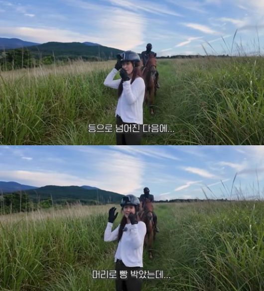 [서울=뉴시스] 그룹 '소녀시대' 멤버 겸 배우 권유리가 제주도에서 승마를 즐기다 낙마 사고를 당했다. (사진=유튜브 채널 '권유리' 캡처) 2025.08.12. photo@newsis.com *재판매 및 DB 금지