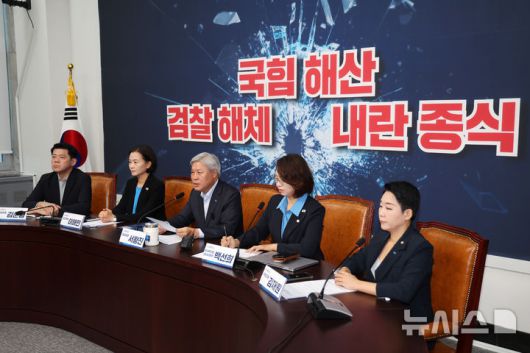 [서울=뉴시스] 김명년 기자 = 서왕진 조국혁신당 원내대표가 12일 오후 서울 여의도 국회에서 열린 의원총회에서 발언하고 있다. 2025.08.12. kmn@newsis.com