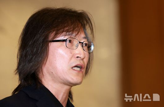 [서울=뉴시스] 이영환 기자 = 주병기 공정거래위원장 후보자가 14일 오전 서울 중구 대한상공회의소에 마련된 청문회 준비 사무실로 출근하며 소감을 전하고 있다. 2025.08.14. 20hwan@newsis.com
