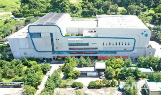 [광주=뉴시스] 김혜인 기자 = 광주 남구 양과동 광역위생매립장 내 가연성폐기물 연료화시설(SRF). 2025.08.14. hyein0342@newsis.com