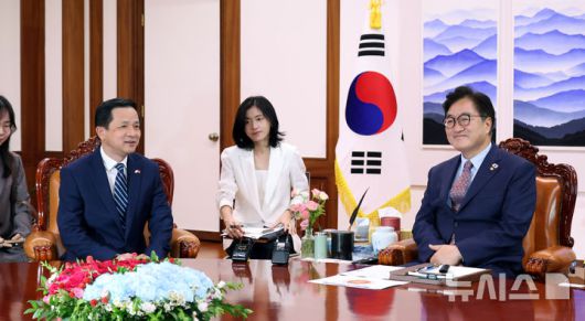 [서울=뉴시스] 김금보 기자 = 우원식 국회의장이 20일 오후 서울 여의도 국회에서 다이빙 주한중국대사를 접견하고 있다. 2025.08.20. kgb@newsis.com