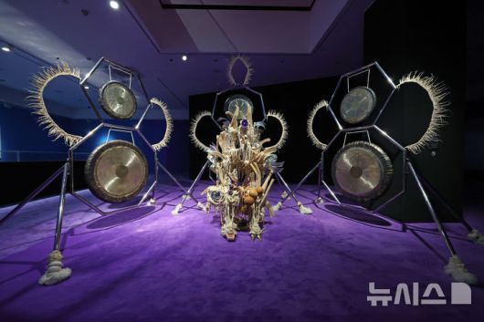 [서울=뉴시스] 박진희 기자 = 서울시립미술관은 25일 서울 중구 서울시립미술관 서소문관에서 제13회 서울미디어시티비엔날레 '강령: 영혼의 기술' 기자간담회를 갖고 세계 각지의 예술가들의 미디어 작품을 선보이고 있다. 2025.08.25. pak7130@newsis.com