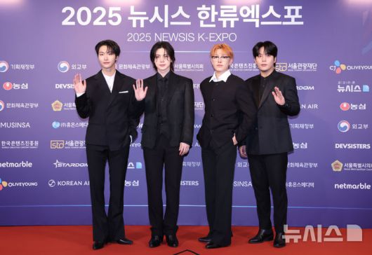 [서울=뉴시스] 조성우 기자 = 그룹 에이티즈가 28일 서울 중구 롯데호텔에서 열린 제7회 뉴시스 한류엑스포(2025 K-엑스포) 포토월 행사에서 포즈를 취하고 있다. 2025.08.28. xconfind@newsis.com