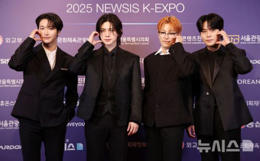 [서울=뉴시스] 조성우 기자 = 그룹 에이티즈가 28일 서울 중구 롯데호텔에서 열린 제7회 뉴시스 한류엑스포(2025 K-엑스포) 포토월 행사에서 포즈를 취하고 있다. 2025.08.28. xconfind@newsis.com