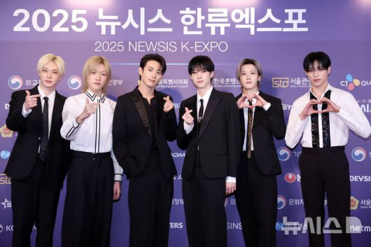 [서울=뉴시스] 조성우 기자 = 그룹 피원하모니가 28일 서울 중구 롯데호텔에서 열린 제7회 뉴시스 한류엑스포(2025 K-엑스포) 포토월 행사에서 포즈를 취하고 있다. 2025.08.28. xconfind@newsis.com