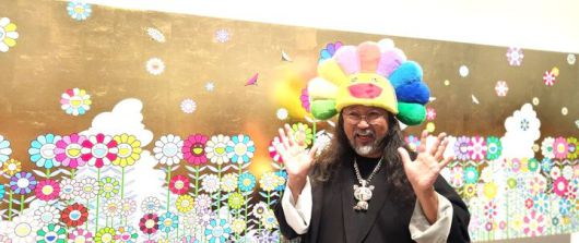 [사진=박현주미술전문기자]1일 서울 아모레퍼시픽 본사 1층 APMA 캐비닛에서 한국 기자들을 만난 무라카미 다카시가 사진 촬영을 하고 있다. 2025.09.01. hyun@newsis.com *재판매 및 DB 금지