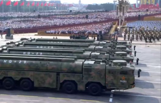 [서울=뉴시스] 3일 중국 베이징 전승절 80주년 열병식에 등장한 방공 미사일 HQ-29.(출처: 중국 관영 CCTV 캡쳐) 2025.09.03. *재판매 및 DB 금지