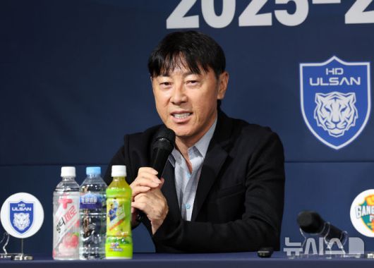 [서울=뉴시스] 배훈식 기자 = 신태용 울산 감독이 4일 오전 서울 축구회관에서 열린 2025-26 ACL 참가 K리그 4개팀 미디어데이에서 취재진의 질문에 답하고 있다. 2025.09.04. dahora83@newsis.com