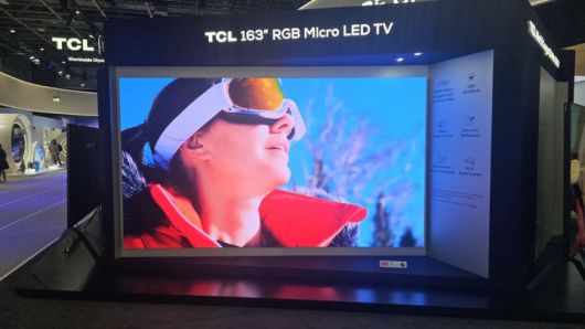 [베를린=뉴시스]TCL은 올해 IFA 2025 전시관에 163형 초대형 RGB 마이크로 LED를 출품했다. 회사 측에 따르면 이 제품에는 2488만개의 마이크로 LED가 탑재됐다. 화질을 결정하는 중요한 요소인 최대 밝기가 1만 니트(1니트는 촛불 하나의 밝기)다. photo@newsis.com *재판매 및 DB 금지