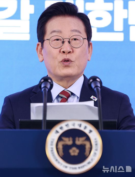 [서울=뉴시스] 고범준 기자 = 이재명 대통령이 8일 서울 중구 서울스퀘어에서 열린 대한민국, AI로 날다 국가인공지능(AI) 전략위원회 출범식에서 발언하고 있다. (대통령실통신사진기자단) 2025.09.08. bjko@newsis.com