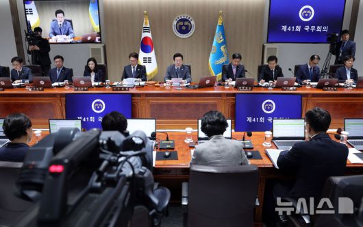 [서울=뉴시스] 고범준 기자 = 이재명 대통령이 9일 서울 용산 대통령실 청사에서 열린 제41회 국무회의에서 발언하고 있다. 2025.09.09. bjko@newsis.com