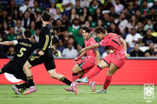 [서울=뉴시스] 축구대표팀 오현규가 10일(한국 시간) 미국 테네시주 내슈빌 지오디스 파크에서 열린 멕시코와의 평가전에서 골을 넣고 있다. (사진=대한축구협회 제공) 2025.09.10. photo@newsis.com *재판매 및 DB 금지