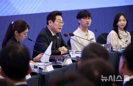 [서울=뉴시스] 고범준 기자 = 이재명 대통령이 10일 서울 마포구 프론트원에서 열린 국민성장펀드 보고대회에서 발언하고 있다. (대통령실통신사진기자단) 2025.09.10. bjko@newsis.com