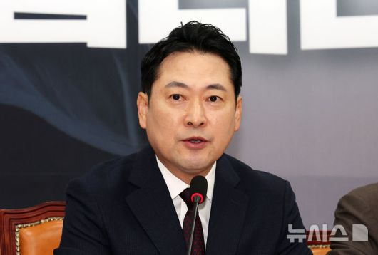 [서울=뉴시스] 김명년 기자 = 장동혁 국민의힘 당 대표가 11일 오전 서울 여의도 국회에서 열린 최고위원회의에 참석해 발언하고 있다. 이날 더불어민주당은 전날 국민의힘과 성사된 3대 특검법 수정안 합의를 파기했다. 2025.09.11. kmn@newsis.com