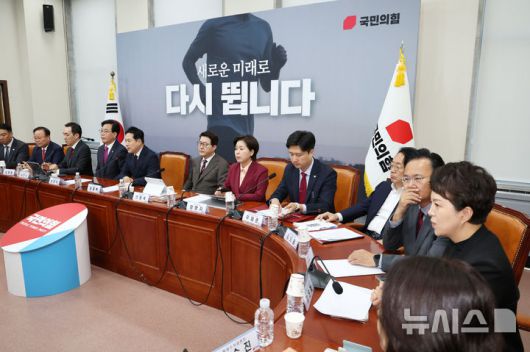 [서울=뉴시스] 김명년 기자 = 장동혁 국민의힘 당 대표가 11일 오전 서울 여의도 국회에서 열린 최고위원회의에 참석해 발언하고 있다. 이날 더불어민주당은 전날 국민의힘과 성사된 3대 특검법 수정안 합의를 파기했다. 2025.09.11. kmn@newsis.com