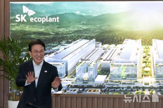 [용인=뉴시스] 청사사진기자단 = 김민석 국무총리가 지난 11일 오전 경기 용인시 처인구 반도체 클러스터에서 열린 현장 간담회에 참석하고 있는 모습. 2025.09.11 photo.newsis.com