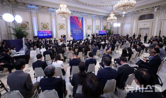 [서울=뉴시스] 고범준 기자 = 이재명 대통령이 11일 청와대 영빈관에서 열린 취임 100일 기자회견 '회복을 위한 100일, 미래를 위한 성장'에서 발언하고 있다. 2025.09.11. bjko@newsis.com