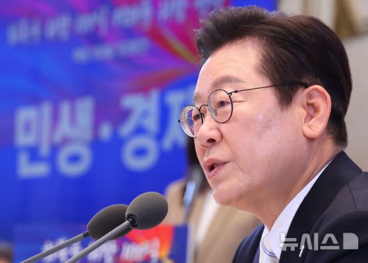 [서울=뉴시스] 고범준 기자 = 이재명 대통령이 11일 청와대 영빈관에서 열린 취임 100일 기자회견 '회복을 위한 100일, 미래를 위한 성장'에서 발언하고 있다. (대통령실통신사진기자단) 2025.09.11. bjko@newsis.com