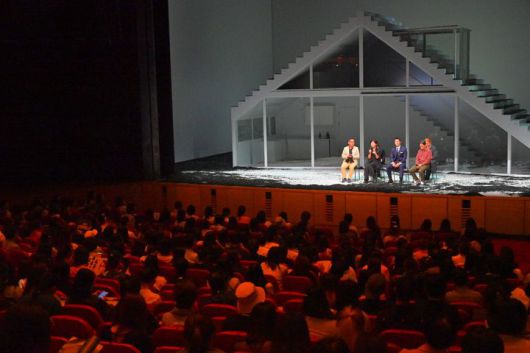 연극 '벚꽃동산'이 19일 홍콩문화센터 대극장에서 '2025 홍콩 아시아플러스 페스티벌(Asia+ Festival 2025)' 개막작으로 공연한 뒤 이현정 LG아트센터장, 배우 박해수, 손상규가 아티스트 토크에 참석했다. (사진=LG아트센터 제공) *재판매 및 DB 금지