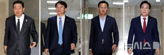 [서울=뉴시스] 조성봉 기자 = 김병기(왼쪽부터) 더불어민주당 원내대표와 문진석 원내운영수석부대표, 송언석(오른쪽부터) 국민의힘 원내대표와 유상범 원내운영수석부대표가 23일 오후 서울 여의도 국회에서 열린 현안관련 여야 2+2(원내대표, 원내운영수석부대표) 회동에 참석하고 있다. 2025.09.23. suncho21@newsis.com