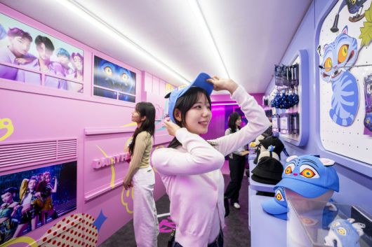 [용인=뉴시스] 에버랜드는 전세계적인 열풍을 끌고 있는 넷플릭스 애니메이션 영화 '케이팝 데몬 헌터스' 테마존을 오는 26일 선보일 예정이다.(사진=삼성물산 리조트부문 제공) *재판매 및 DB 금지