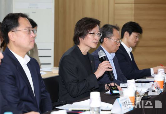 [서울=뉴시스] 배훈식 기자 = 주병기 공정거래위원장이 25일 오전 서울 구로구 벤처기업협회에서 열린 기술탈취 관련 현장 간담회에서 발언하고 있다. 2025.09.25. dahora83@newsis.com