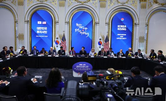 [뉴욕=뉴시스] 최동준 기자 = 이재명 대통령이 25일(현지 시간) 미국 뉴욕 증권거래소에서 열린 대한민국 투자 써밋에서 발언하고 있다. 2025.09.25. photocdj@newsis.com