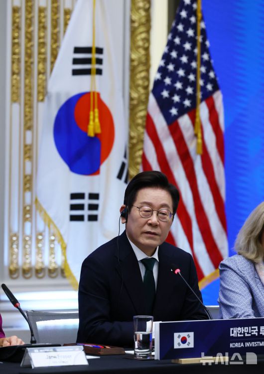 [뉴욕=뉴시스] 최동준 기자 = 이재명 대통령이 25일(현지 시간) 미국 뉴욕 증권거래소에서 열린 대한민국 투자 써밋에서 발언하고 있다. 2025.09.25. photocdj@newsis.com