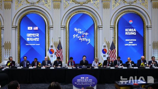 [뉴욕=뉴시스] 최동준 기자 = 이재명 대통령이 25일(현지 시간) 미국 뉴욕 증권거래소에서 열린 대한민국 투자 써밋에서 발언하고 있다. 2025.09.25. photocdj@newsis.com