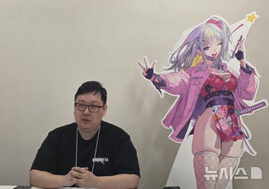 [도쿄(일본)=뉴시스]오동현 기자 = 26일 '도쿄게임쇼 2025'가 진행 중인 일본 치바 마쿠하리 멧세 전시장에서 만난 김형섭(혈라) '미래시: 보이지 않는 미래' 아트 디렉터(AD). odong85@newsis.com