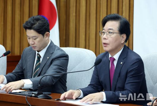 [서울=뉴시스] 고승민 기자 = 송언석 국민의힘 원내대표가 1일 서울 여의도 국회에서 열린 상임위원장 및 간사단 회의에서 발언하고 있다. 2025.10.01. kkssmm99@newsis.com